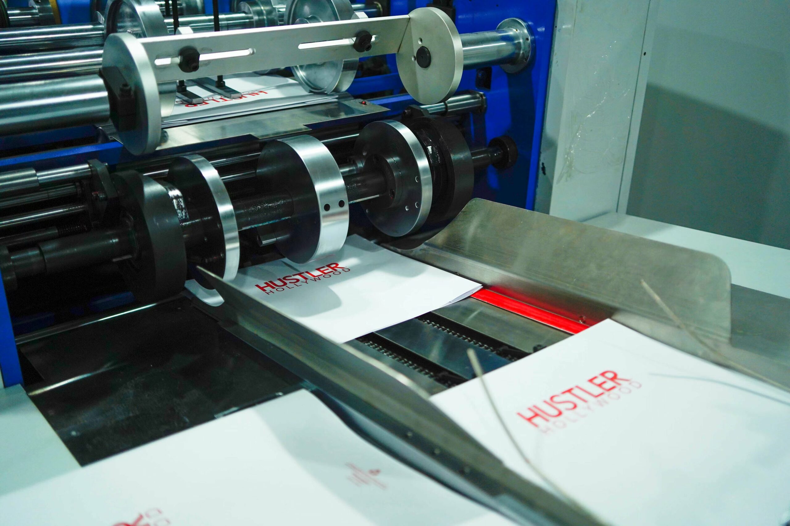 High-precision custom logo printing for luxury retail paper bags